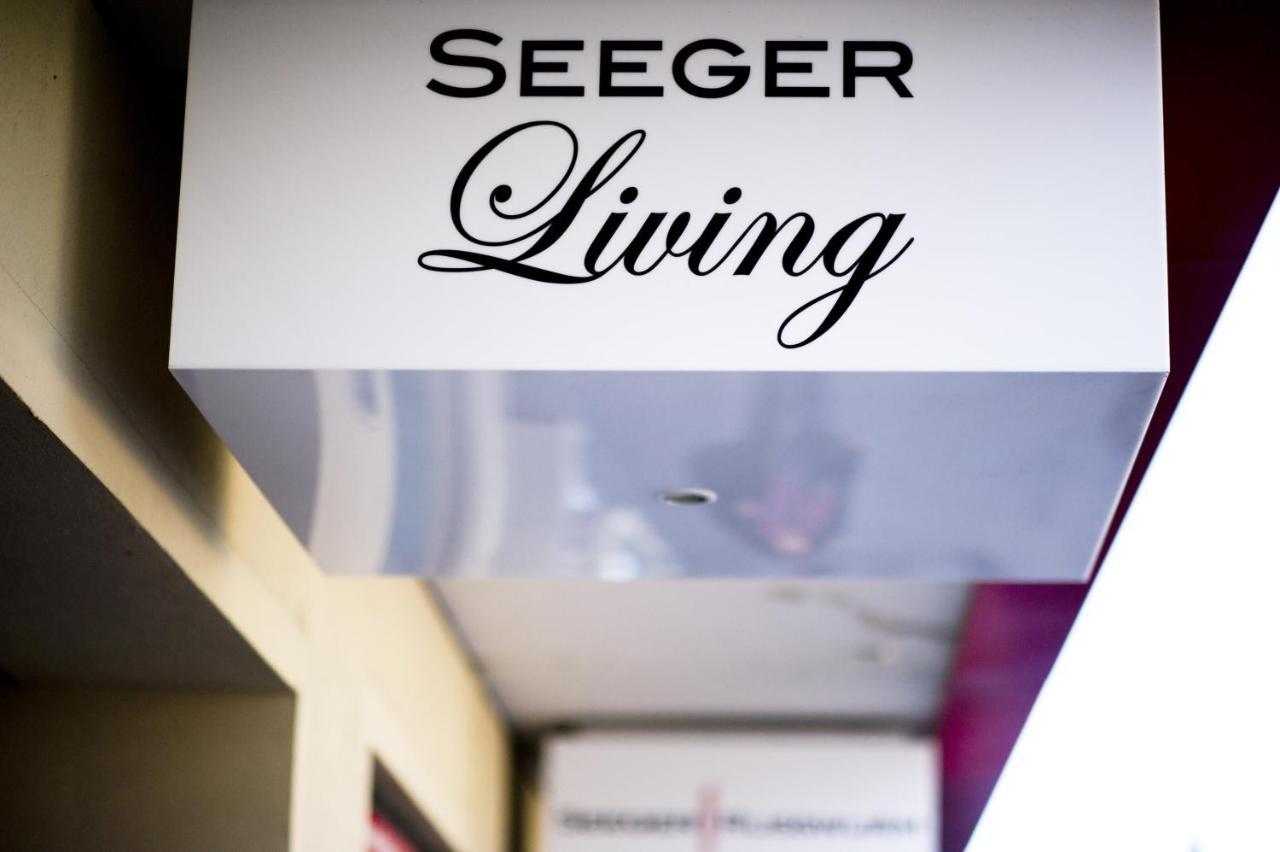 Seeger Living Premium Downtown คาร์ลสรูเฮอ ภายนอก รูปภาพ